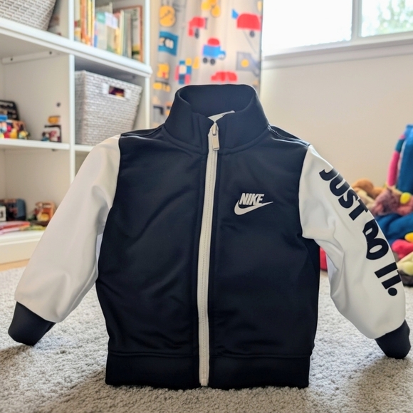 Nike Infant 2 Piece Track Suit~Size 12 Months~Just Do It Logo~Black & White - Picture 2 of 7